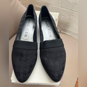 Anne Klein Womens Robbie Flats , Black, Size 8